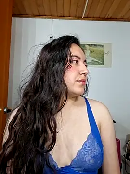 Emi chik online show from April 2026 11:12:01 AM