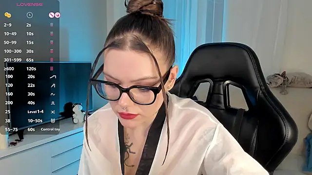 Snapshot of Marta_May_ chatting on December 2024 07:10:01 PM Marta May online show from December 2024 07:10:01 PM