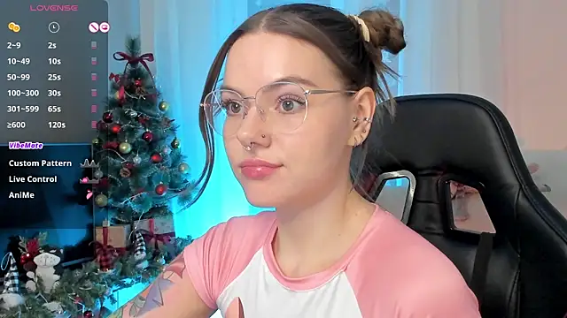 Snapshot of Marta_May_ chatting on January 2025 05:23:02 PM Marta May online show from January 2025 05:23:02 PM