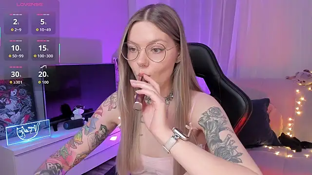 Snapshot of Marta_May_ chatting on October 2025 05:23:02 PM Marta May online show from October 2025 05:23:02 PM