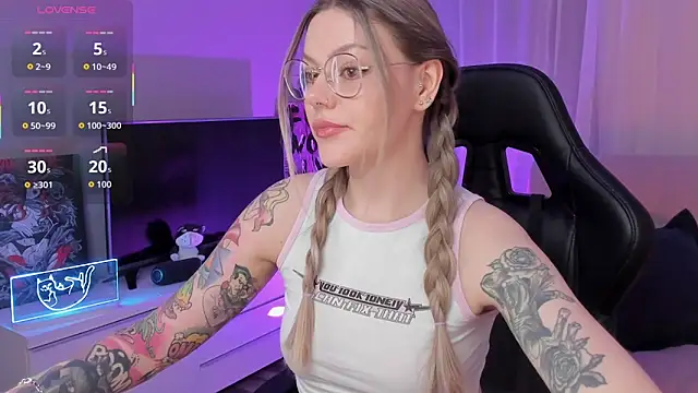 Snapshot of Marta_May_ chatting on October 2025 05:23:02 PM Marta May online show from October 2025 05:23:02 PM