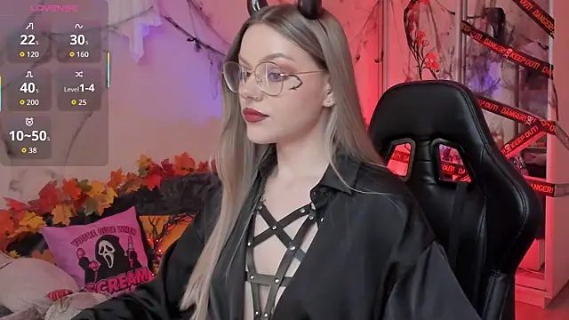 Snapshot of Marta_May_ chatting on October 2025 05:04:02 PM Marta May online show from October 2025 05:04:02 PM