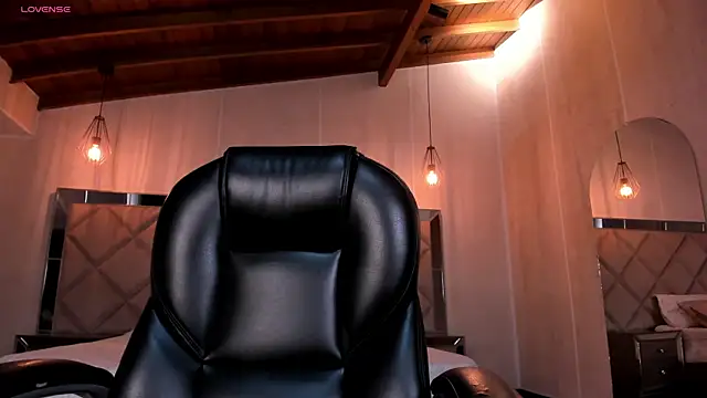 Snapshot of KatieNolan_1 chatting on October 2025 09:14:01 PM KatieNolan 1 online show from October 2025 09:14:01 PM