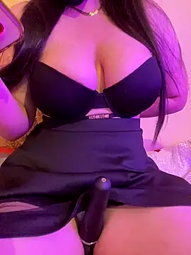 Cameelia online show from November 2025 05:24:02 PM