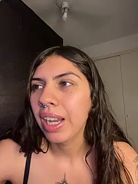 Argentiiniita online show from November 2025 12:46:01 AM