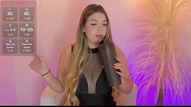 thaliafox  online show from September 2025 07:39:02 PM