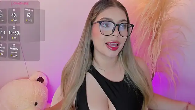 thaliafox  online show from July 2026 09:25:02 PM