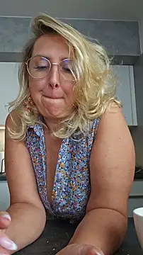 Snapshot of MariaRichi_ chatting on July 2026 11:39:02 AM MariaRichi online show from July 2026 11:39:02 AM