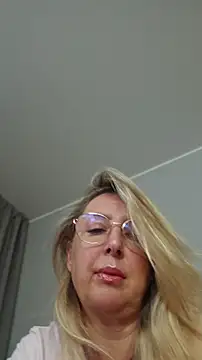 Snapshot of MariaRichi_ chatting on August 2026 06:16:02 AM MariaRichi online show from August 2026 06:16:02 AM