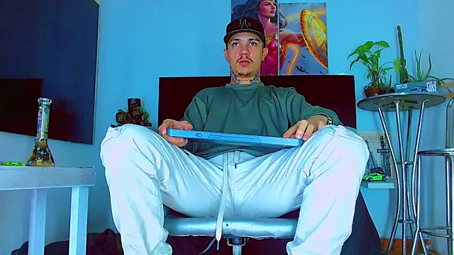 Snapshot of HannibalLester chatting on December 2025 04:19:01 AM HannibalLester online show from December 2025 04:19:01 AM