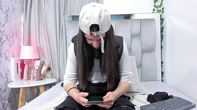 dafne queenn online show from September 2025 12:29:01 PM