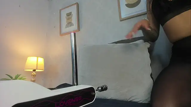 Caroline dh online show from April 2026 11:27:02 AM