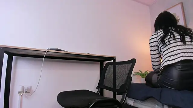Caroline dh online show from June 2026 11:41:02 AM