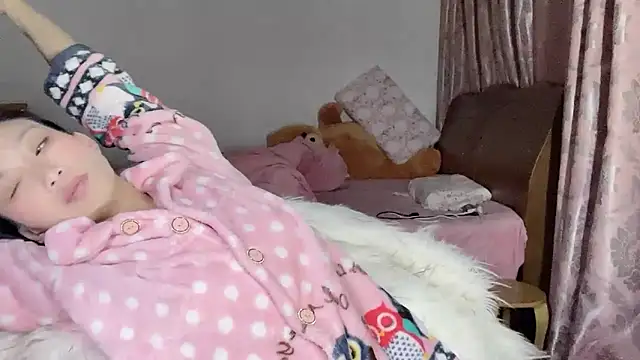 Lili-2 online show from February 2025 07:05:01 PM