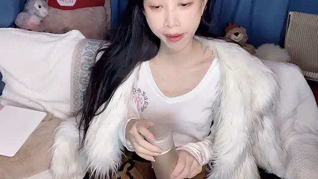 Snapshot of Lili-2 chatting on January 2026 03:50:01 PM Lili-2 online show from January 2026 03:50:01 PM