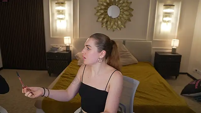 Julia  Star  online show from October 2025 03:20:02 PM