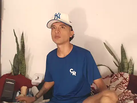 Snapshot of Edward_Milleer chatting on October 2025 02:52:01 AM Edward Milleer online show from October 2025 02:52:01 AM