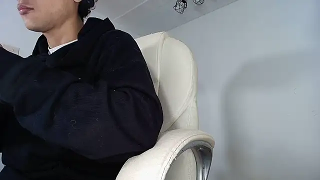 Snapshot of Edward_Milleer chatting on October 2025 03:53:02 AM Edward Milleer online show from October 2025 03:53:02 AM