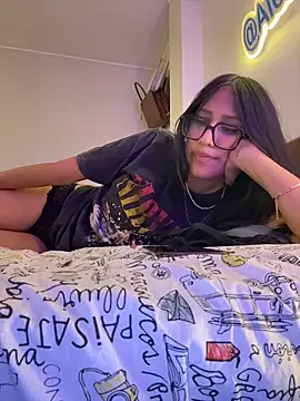 Snapshot of AleFantasy0001 chatting on April 2026 05:18:02 AM AleFantasy0001 online show from April 2026 05:18:02 AM