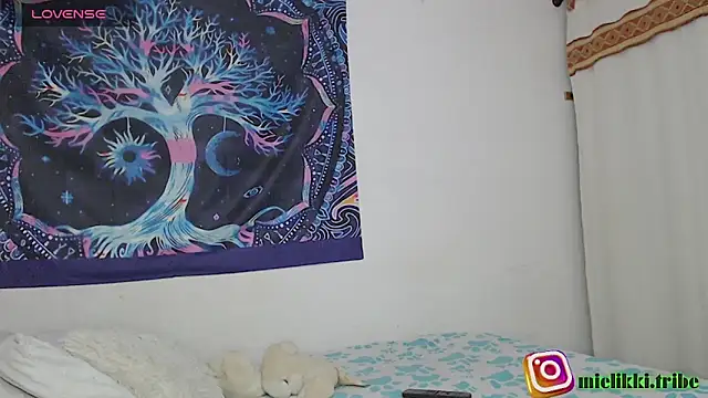 mielikki001 online show from April 2026 04:53:02 PM