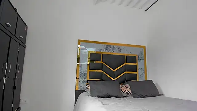 Snapshot of MattDevon chatting on October 2025 10:19:01 PM MattDevon online show from October 2025 10:19:01 PM