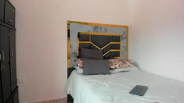 Snapshot of MattDevon chatting on October 2025 06:08:01 PM MattDevon online show from October 2025 06:08:01 PM