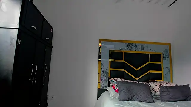 Snapshot of MattDevon chatting on October 2025 10:01:01 PM MattDevon online show from October 2025 10:01:01 PM