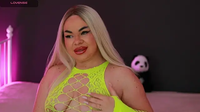 Snapshot of MissLilaa chatting on December 2024 06:42:02 PM MissLilaa online show from December 2024 06:42:02 PM