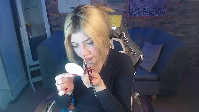 Snapshot of Kitty_fox_b chatting on December 2024 06:49:01 PM Kitty fox b online show from December 2024 06:49:01 PM