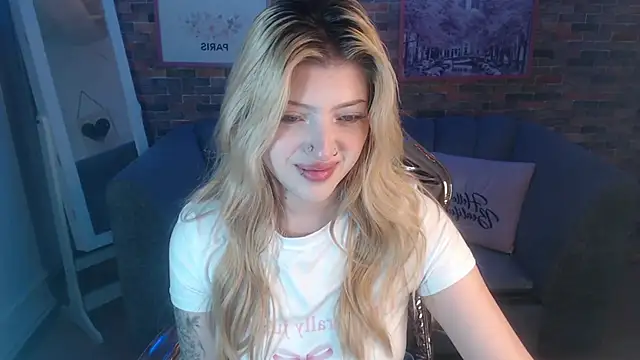 Snapshot of Kitty_fox_b chatting on January 2025 12:58:01 PM Kitty fox b online show from January 2025 12:58:01 PM