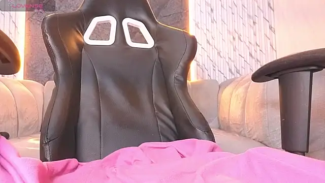 Kitty fox b online show from April 2026 05:30:01 PM