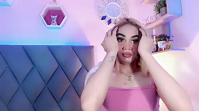 Hallyhott online show from December 2024 12:29:02 PM