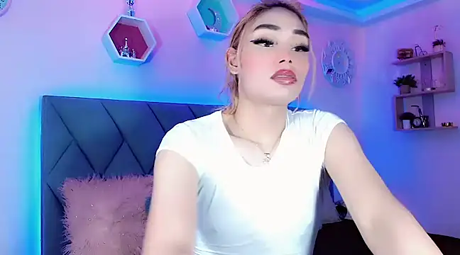 Hallyhott online show from December 2024 01:06:01 PM