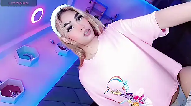 Hallyhott online show from December 2024 04:02:02 PM