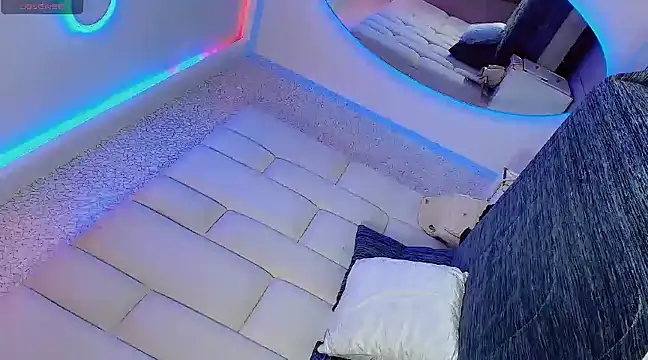 Hallyhott online show from March 2025 04:25:02 AM