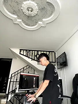 nico 18x online show from December 2025 05:53:02 PM