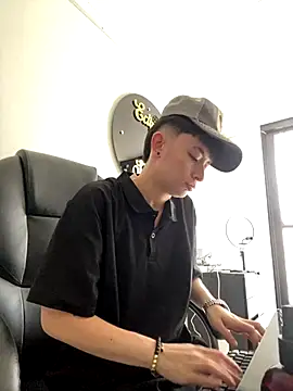 nico 18x online show from December 2025 04:35:02 PM