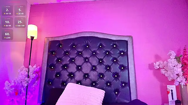 Triipsy online show from October 2025 07:11:01 PM