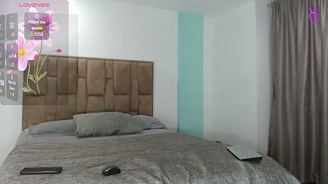 aleejhandraa online show from October 2025 11:27:01 PM