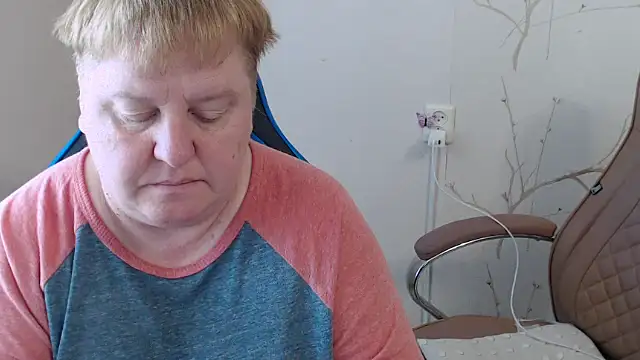 Snapshot of Limonka-Fire chatting on June 2026 07:55:02 AM Limonka-Fire online show from June 2026 07:55:02 AM