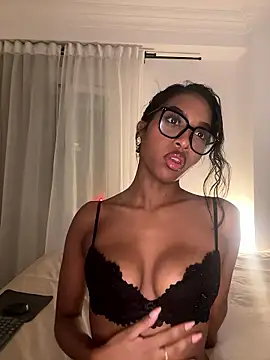 Snapshot of IamCrystal2 chatting on January 2026 01:42:02 AM IamCrystal2 online show from January 2026 01:42:02 AM