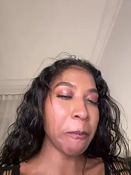 IamCrystal2 online show from April 2026 11:35:01 PM