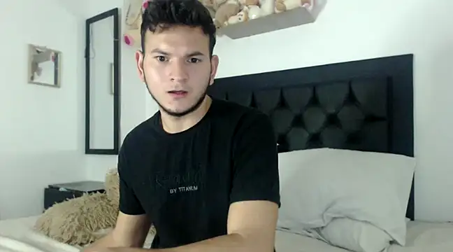 Snapshot of Latin_Boy24 chatting on February 2025 04:44:01 AM Latin Boy24 online show from February 2025 04:44:01 AM