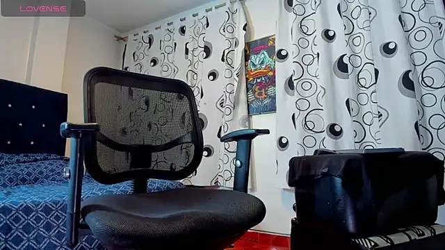 Giomar Reyes online show from October 2025 04:32:01 AM