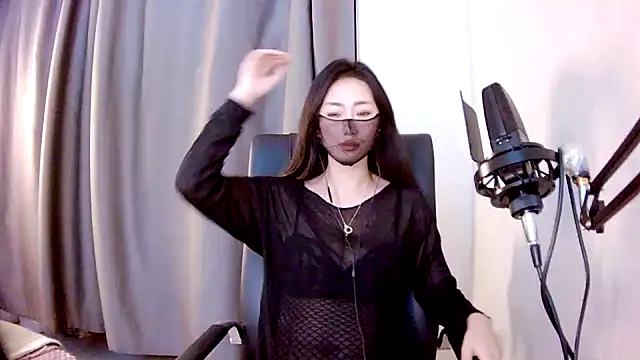 Snapshot of Fang-Xiaojie chatting on December 2024 10:49:01 AM Fang-Xiaojie online show from December 2024 10:49:01 AM