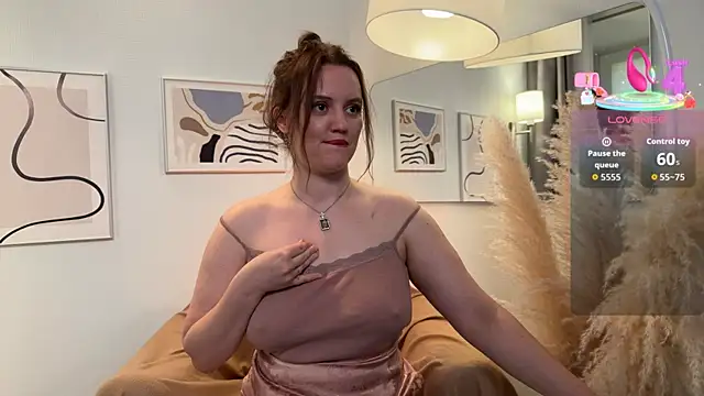 Snapshot of Lella_Ryann_ chatting on October 2025 01:45:02 PM Lella Ryann online show from October 2025 01:45:02 PM