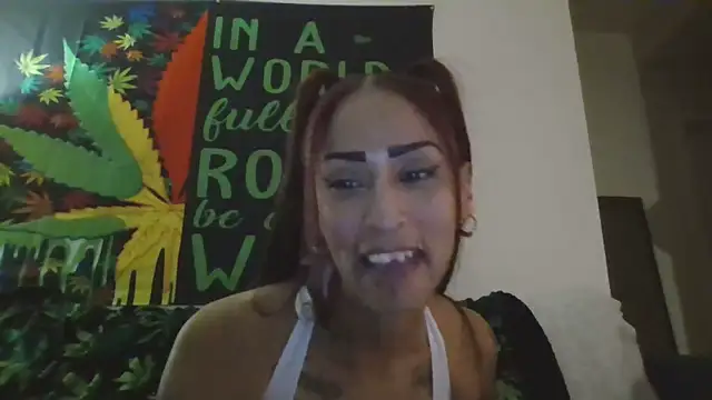 Snapshot of SexiiiMexiii chatting on January 2025 01:56:02 AM SexiiiMexiii online show from January 2025 01:56:02 AM