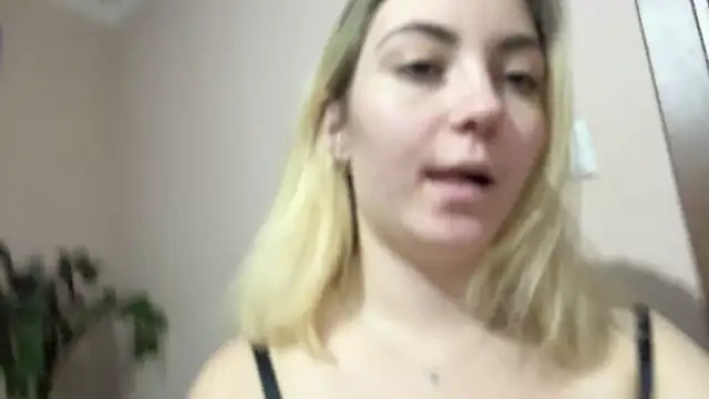 Snapshot of JackyAndHelen chatting on December 2024 02:27:01 PM JackyAndHelen online show from December 2024 02:27:01 PM