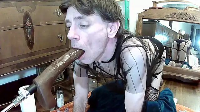 Snapshot of MaxJr8008 chatting on October 2025 06:43:02 AM MaxJr8008 online show from October 2025 06:43:02 AM