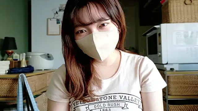 Snapshot of _Yui_ chatting on September 2025 07:23:01 AM Yui online show from September 2025 07:23:01 AM